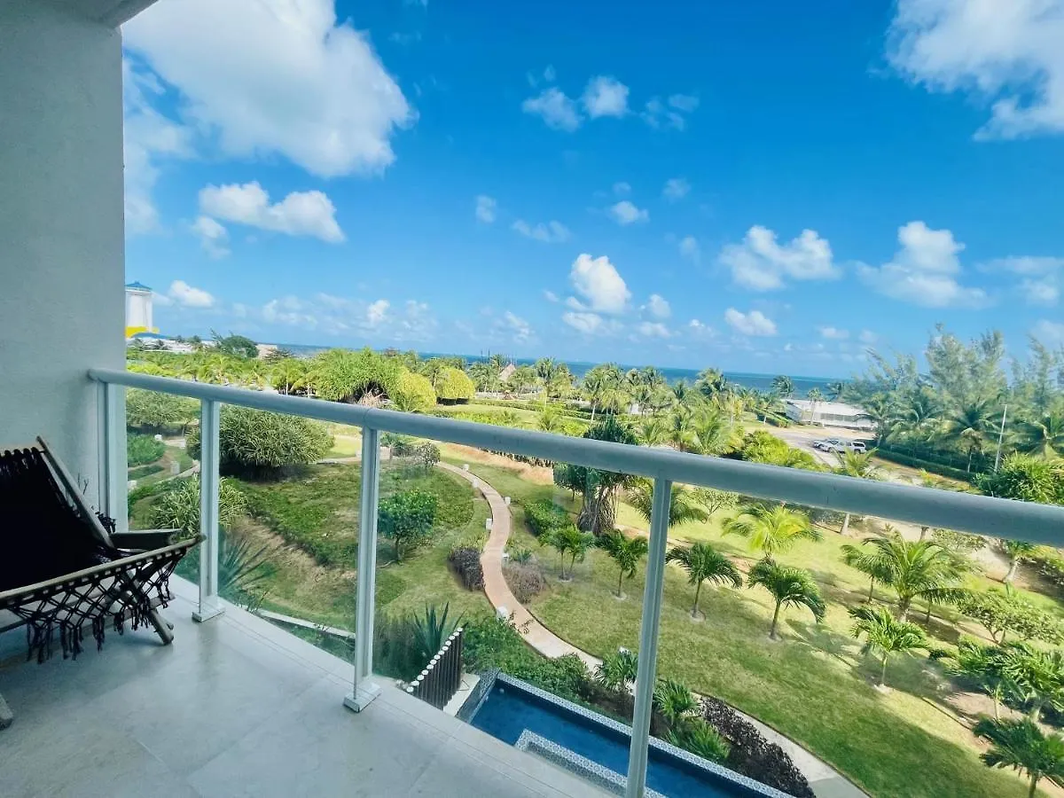 Punta Me Luxury Apartments Ocean View & Beach Front In Amara カンクン 0*,  メキシコ